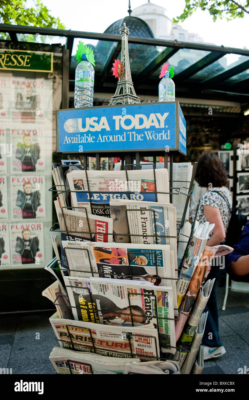 Paris France Newsstand Kiosk French And International Newspapers   Paris France Newsstand Kiosk French And International Newspapers On BXKCBX 