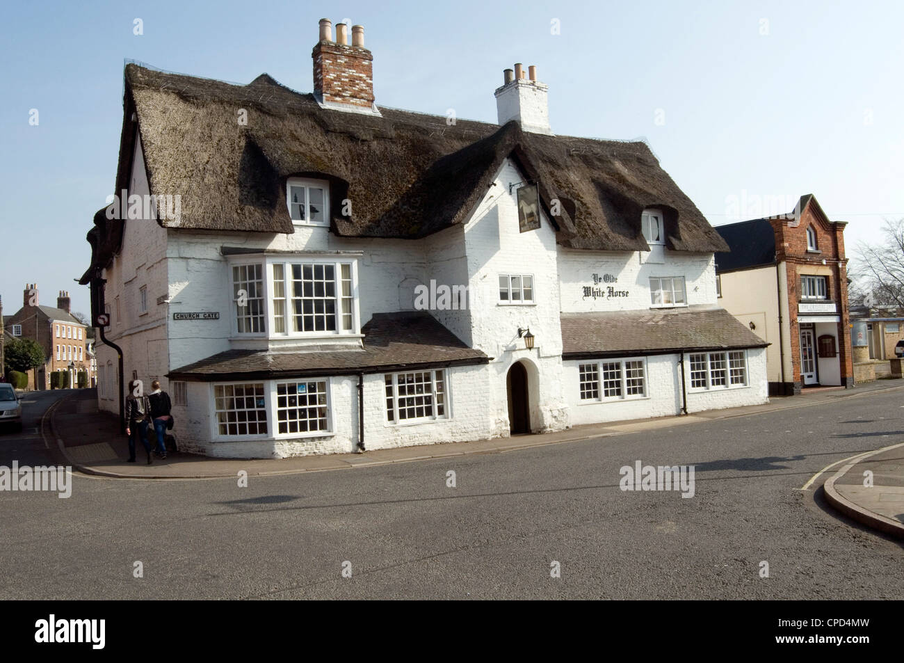 traditional english pub pubs thatched roof old building uk Stock Photo