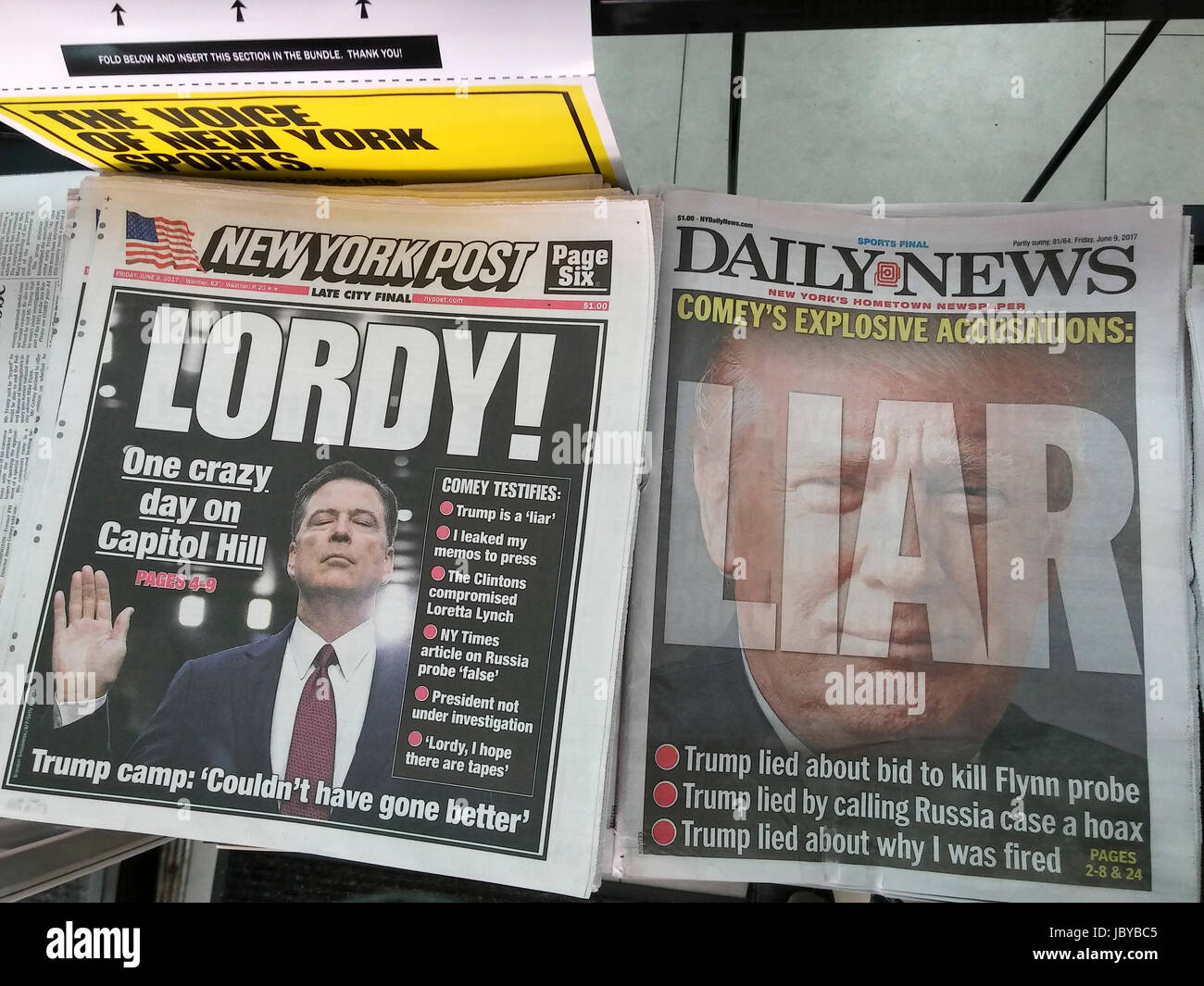 Headlines of New York newspapers on Friday, June 9, 2017 report previous day's testimony before the Senate Intelligence Committee of former FBI Director James Comey. (© Richard B. Levine) Stock Photo