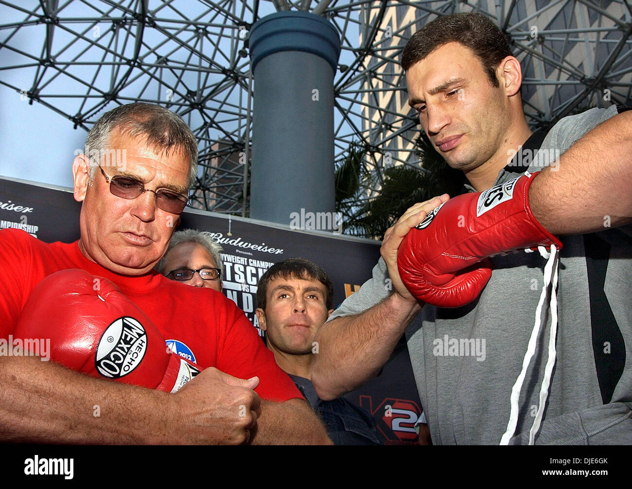 22. April 2004; Los Angeles, Kalifornien, USA; FRITZ SDUNEK (L) und