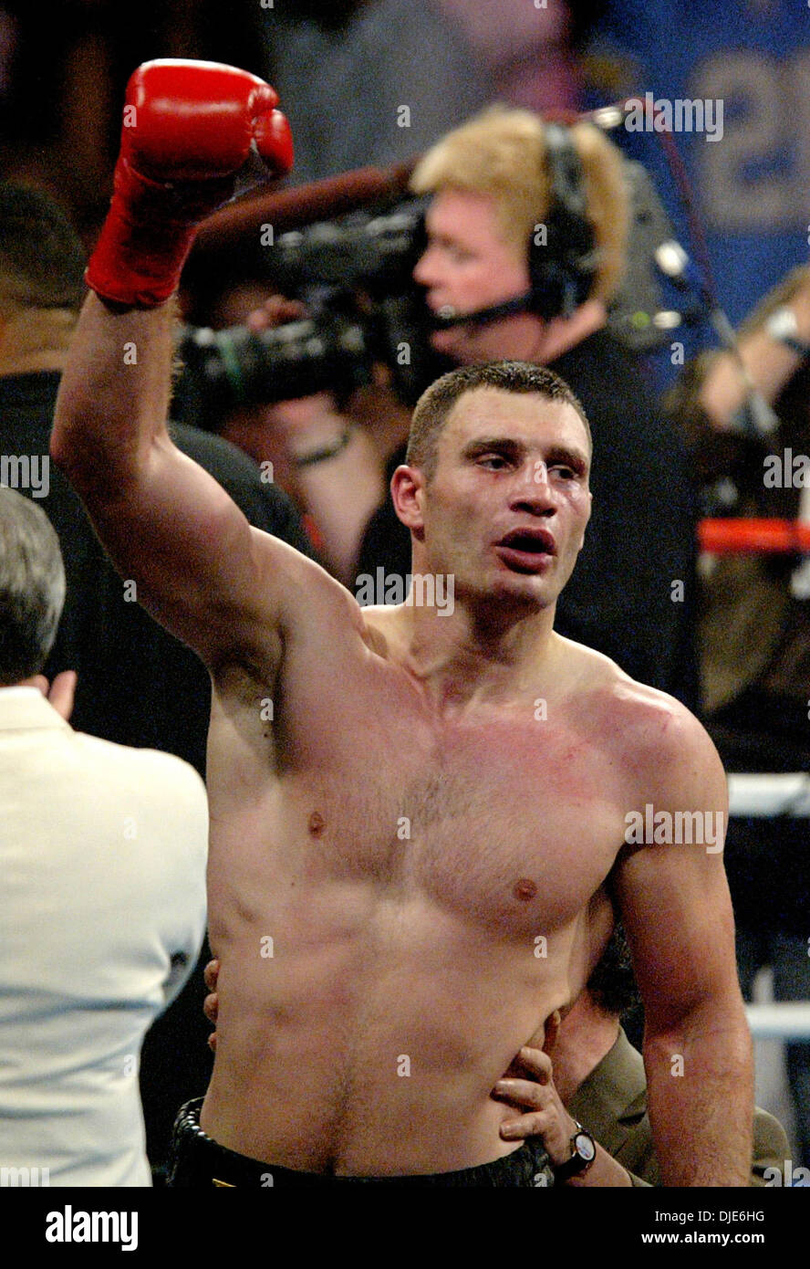 24. April 2004; Los Angeles, Kalifornien, USA; Boxer VITALI KLITSCHKO